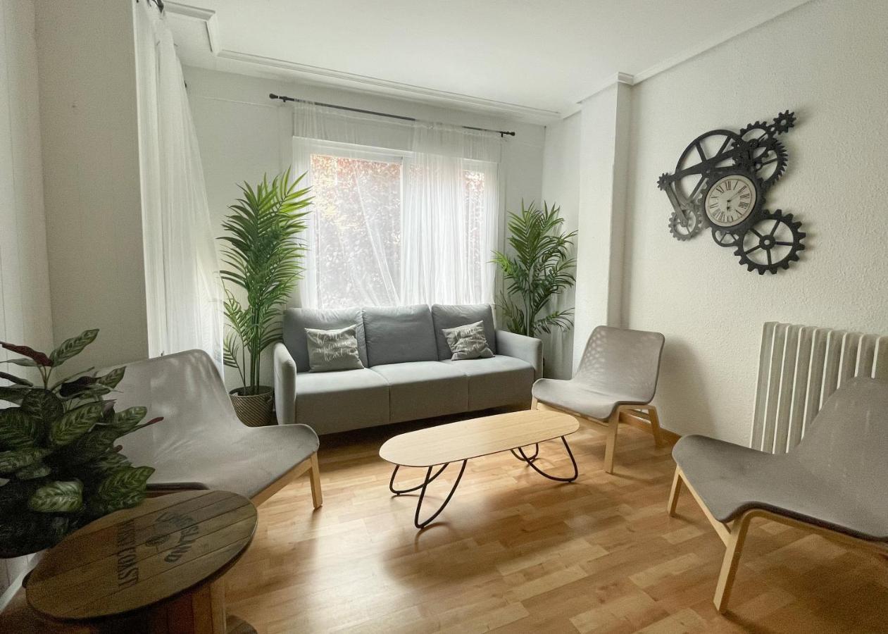 Az The Bridge Hostel - Coliving Saragozza Esterno foto
