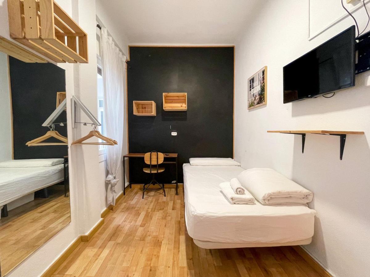 Az The Bridge Hostel - Coliving Saragozza Esterno foto
